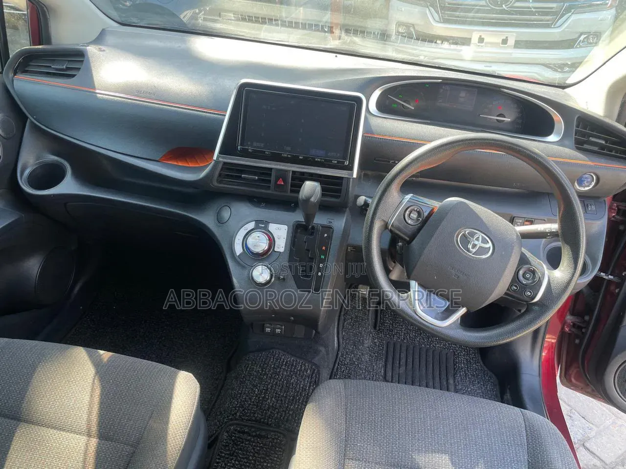 Toyota Sienta 2018