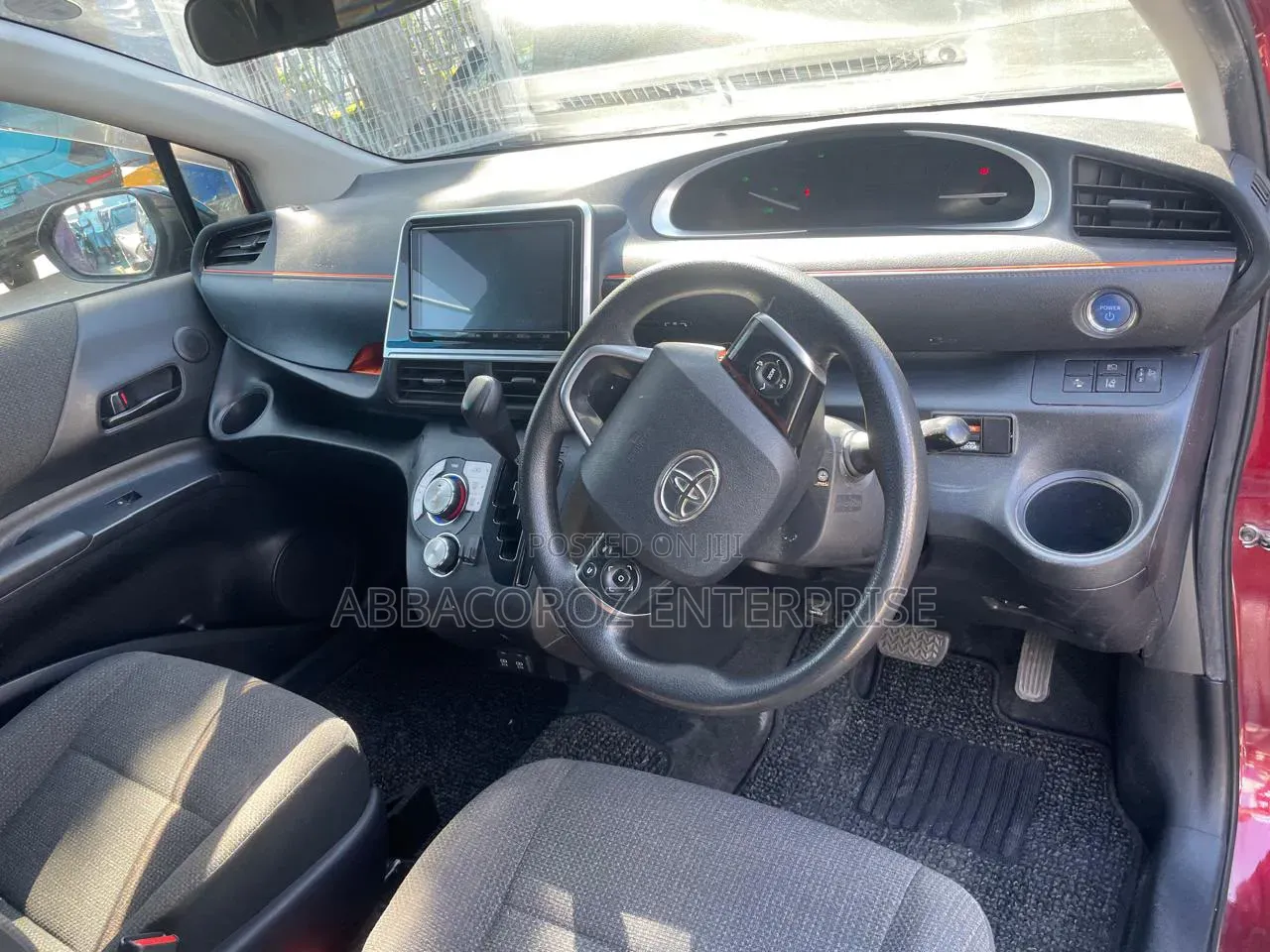 Toyota Sienta 2018