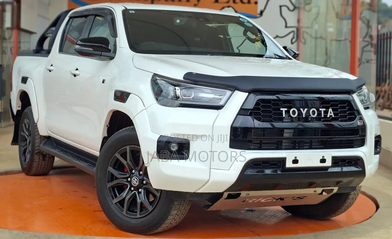 Toyota Hilux 2023 White