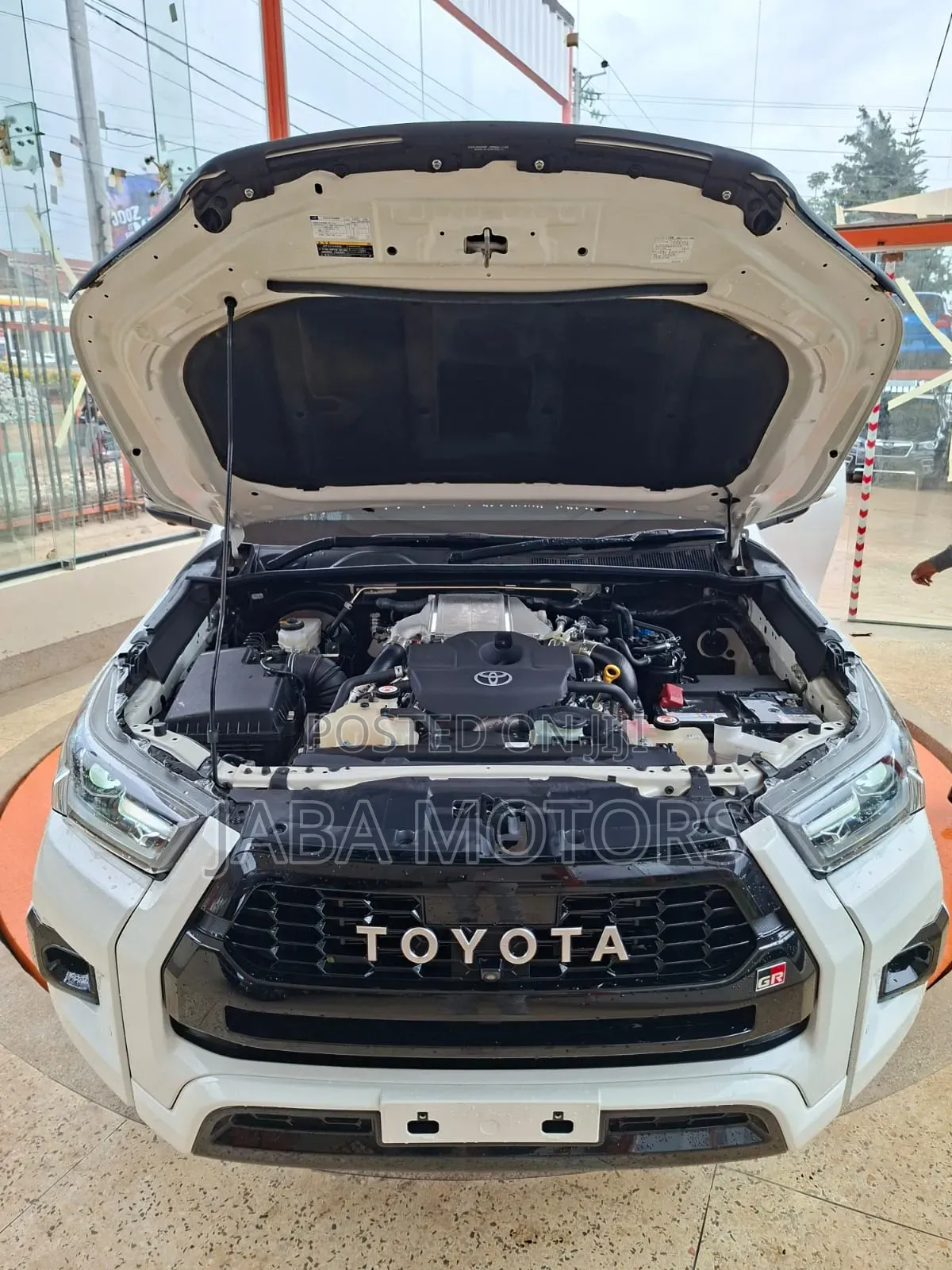 Toyota Hilux 2023 White