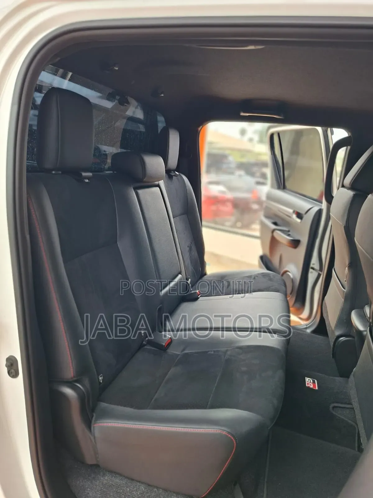 Toyota Hilux 2023 White