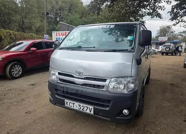Toyota HiAce 2012 Silver