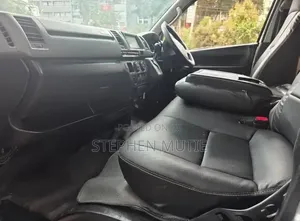 Toyota HiAce 2012 Silver