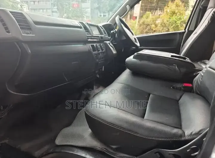 Toyota HiAce 2012 Silver