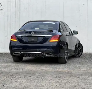 Mercedes-Benz C200 2019 Blue