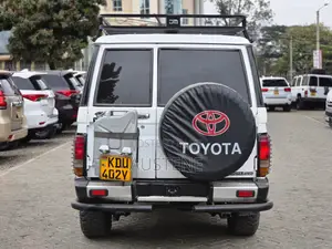 Toyota Land Cruiser 2007 White