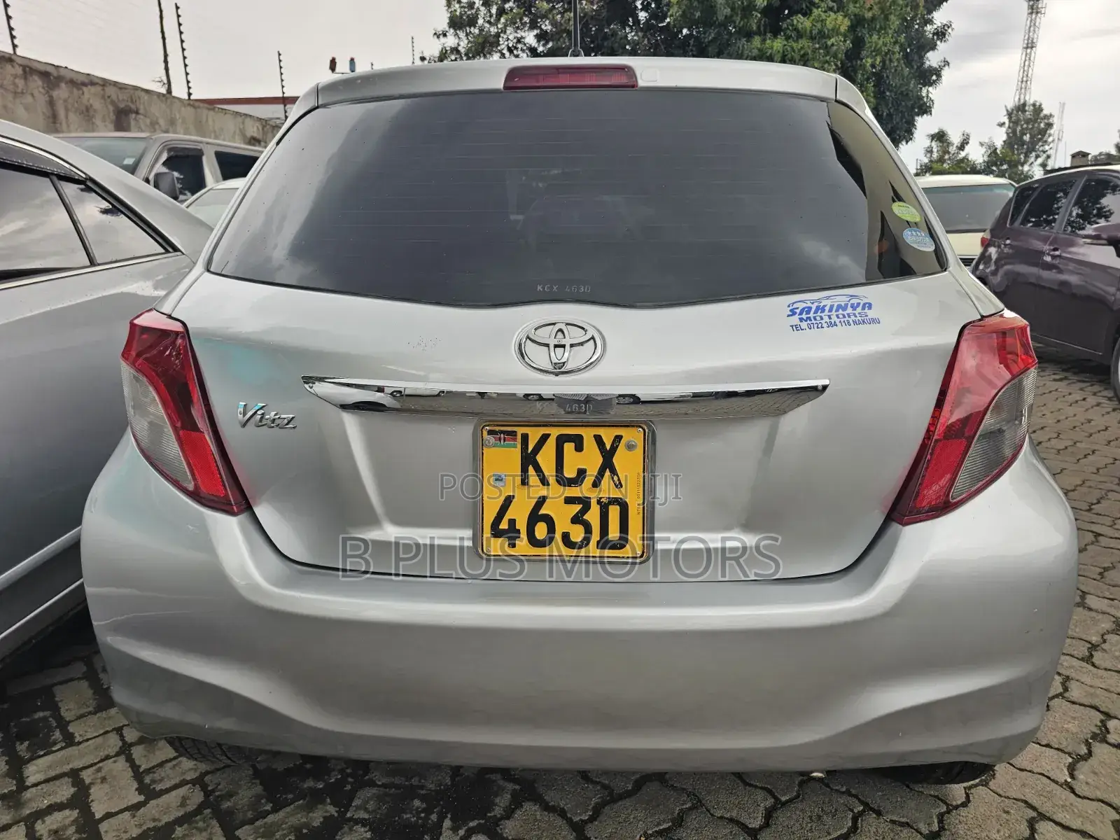 Toyota Vitz 1.0 FWD 5dr 2012 Silver