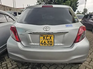 Toyota Vitz 1.0 FWD 5dr 2012 Silver