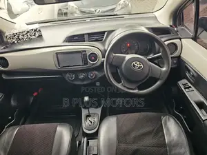 Toyota Vitz 1.0 FWD 5dr 2012 Silver
