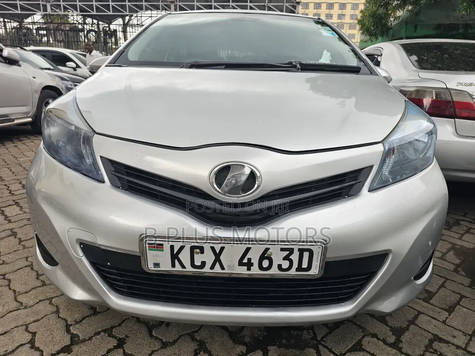 Toyota Vitz 1.0 FWD 5dr 2012 Silver