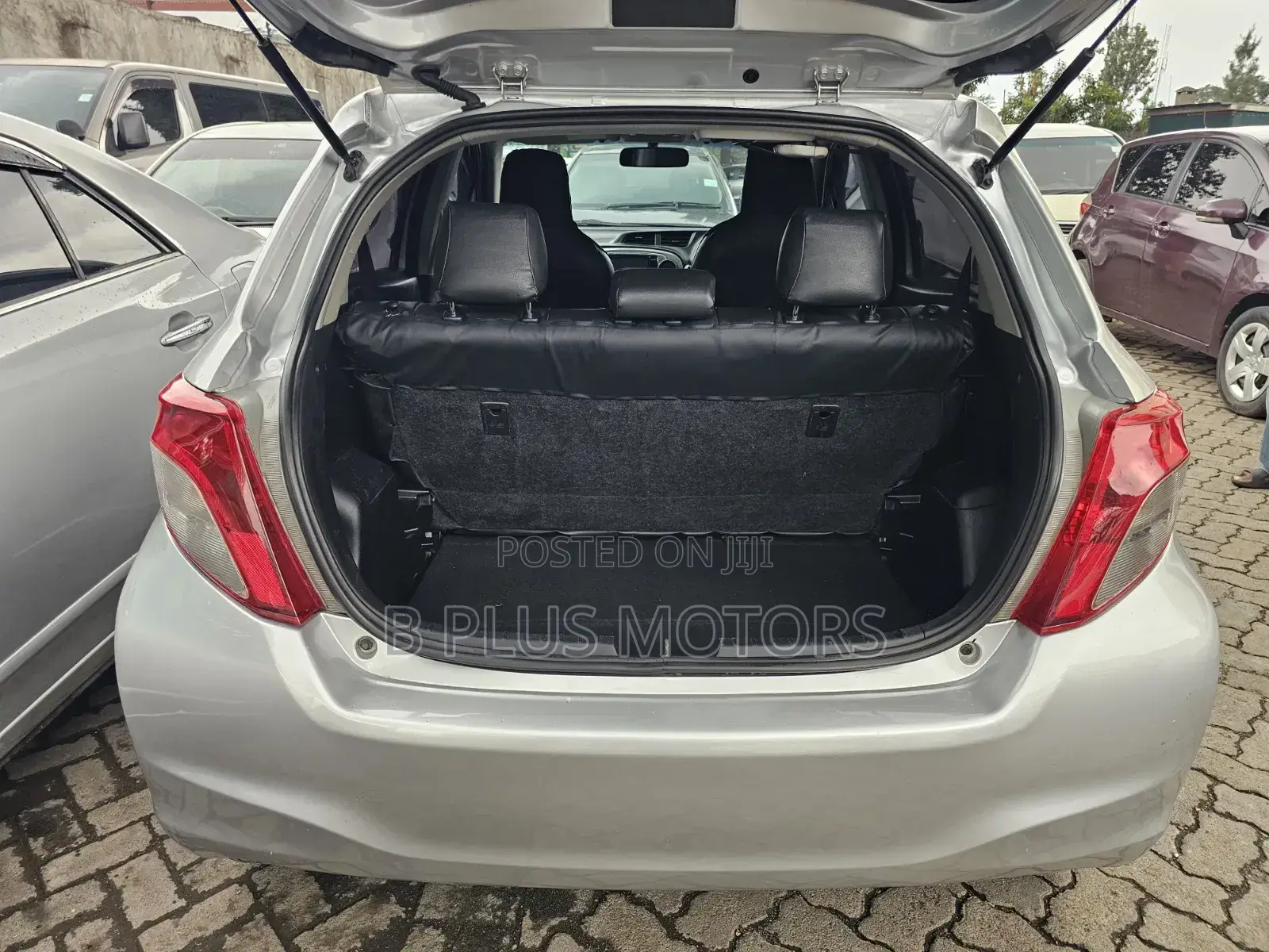 Toyota Vitz 1.0 FWD 5dr 2012 Silver