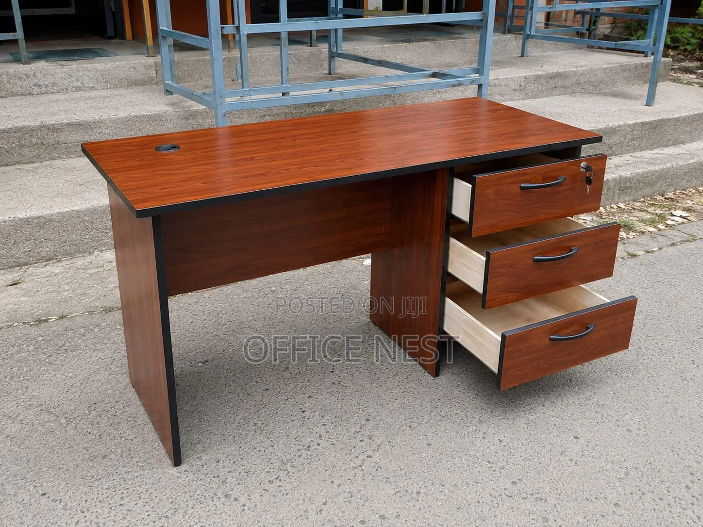 Modern Office Desk With 3 Drawers Lockable Storage – Executive Desk