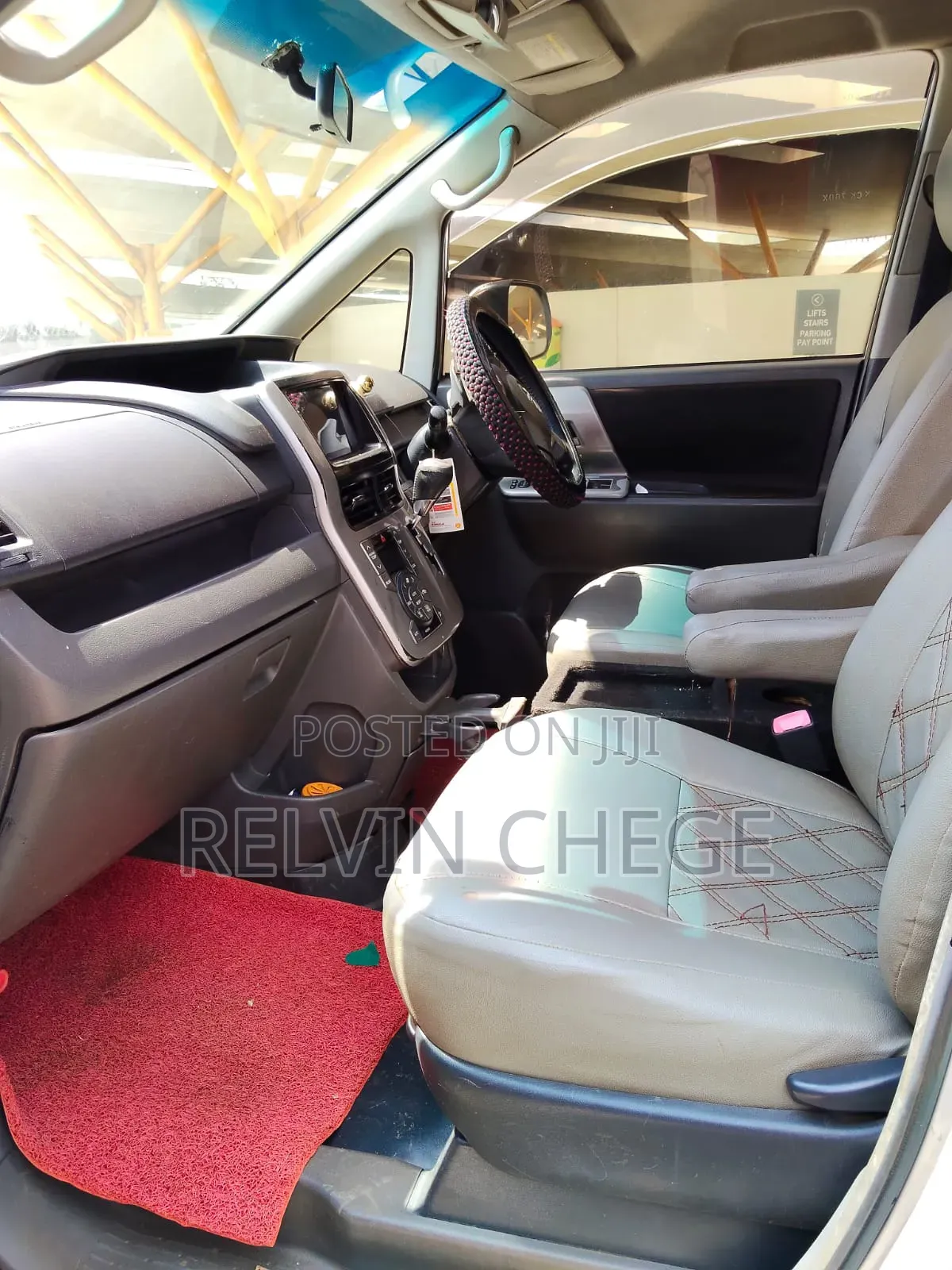 Toyota Voxy 2011 Silver