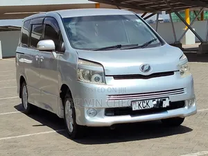 Toyota Voxy 2011 Silver