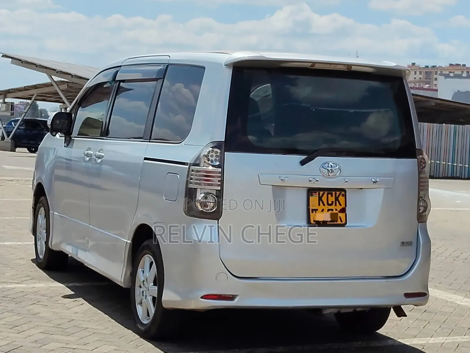 Toyota Voxy 2011 Silver