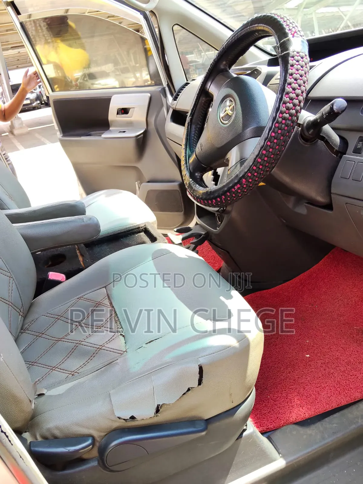 Toyota Voxy 2011 Silver