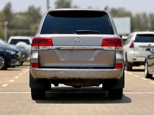 Toyota Land Cruiser 4.5 V8 GX-R 2015 Beige