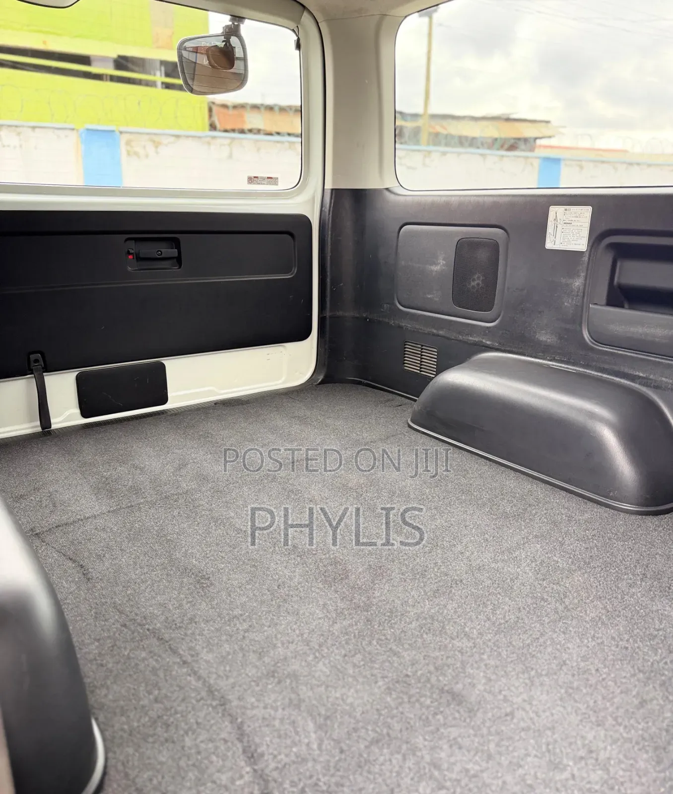 Toyota HiAce 2019 White