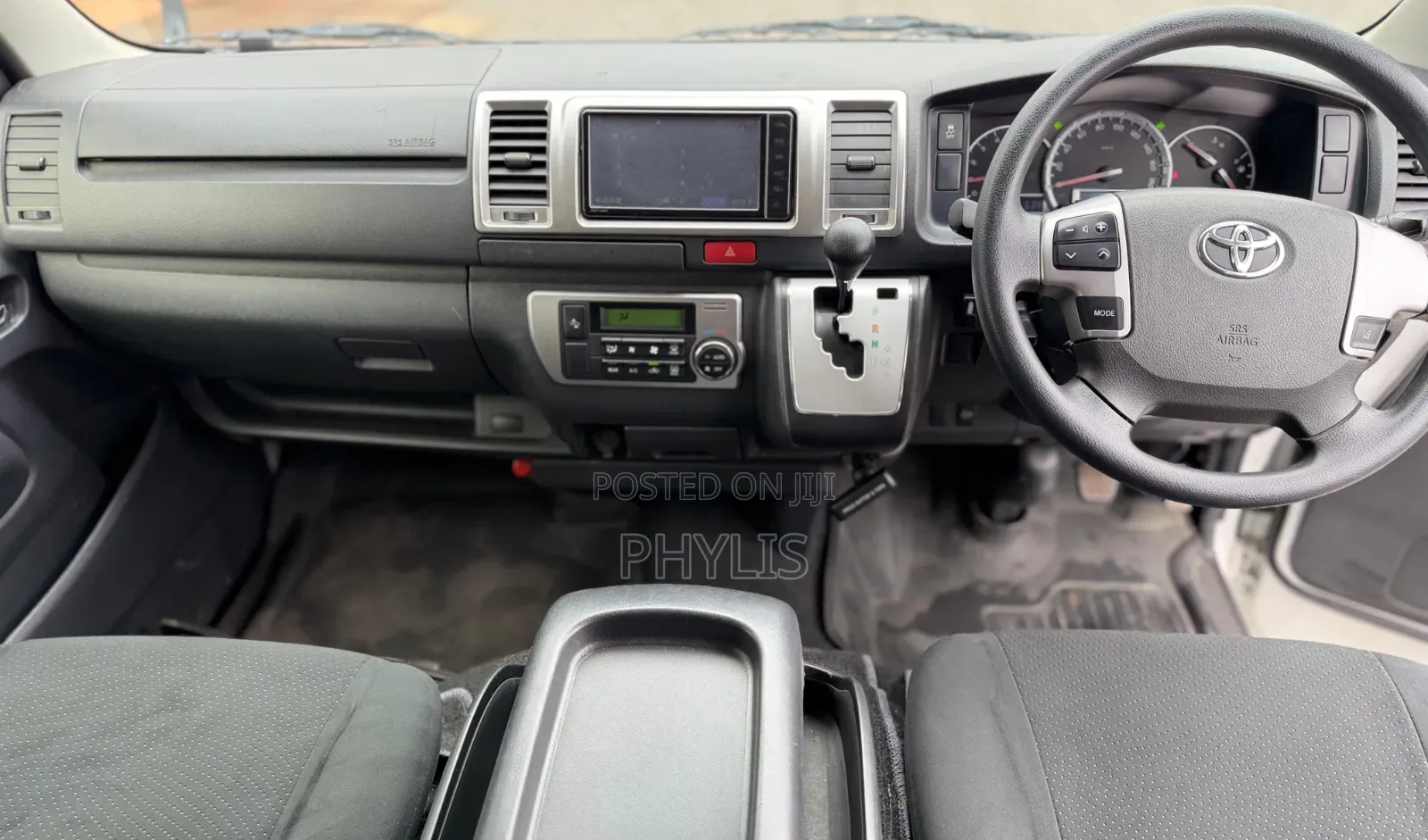 Toyota HiAce 2019 White
