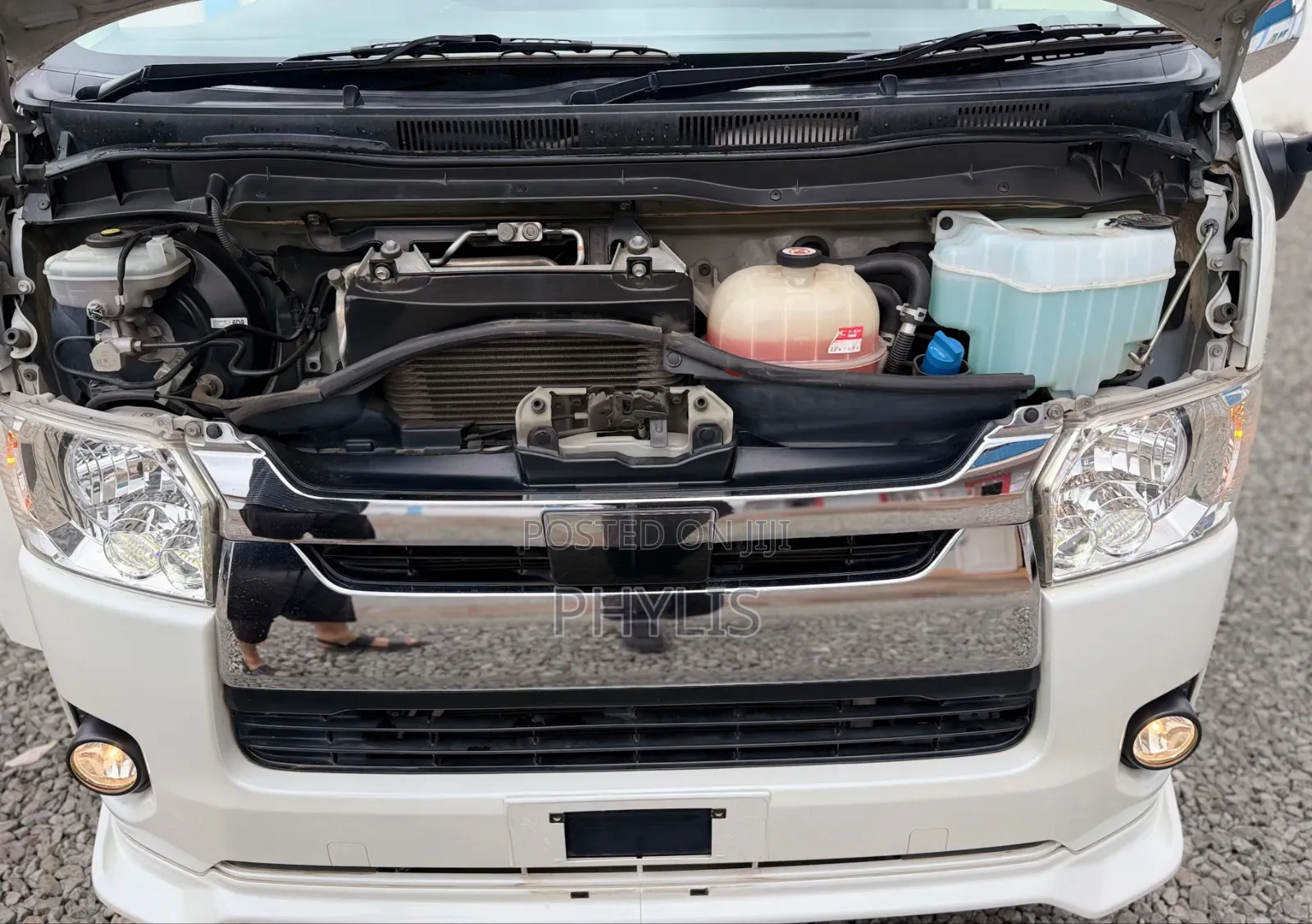 Toyota HiAce 2019 White