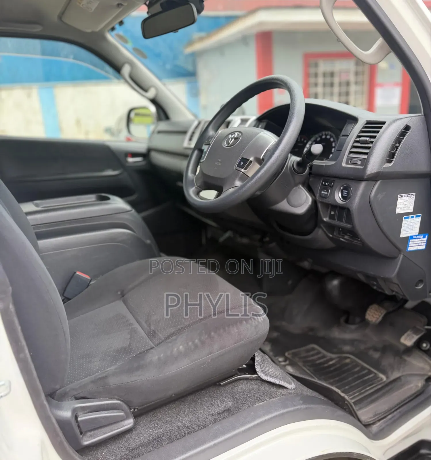 Toyota HiAce 2019 White