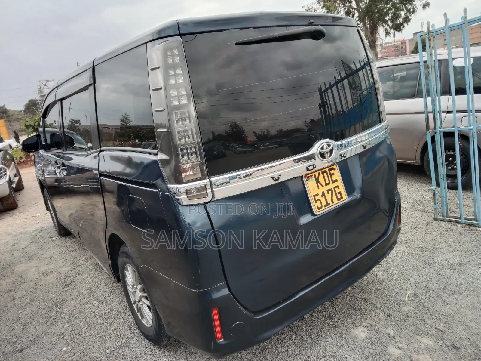 Toyota Noah 2014 Blue