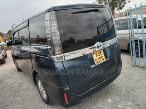 Toyota Noah 2014 Blue