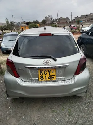 Toyota Vitz 2012 Silver