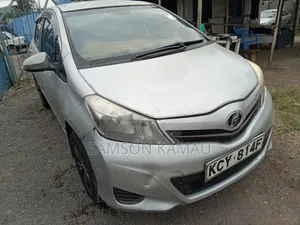 Toyota Vitz 2012 Silver