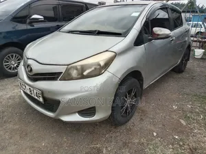 Toyota Vitz 2012 Silver
