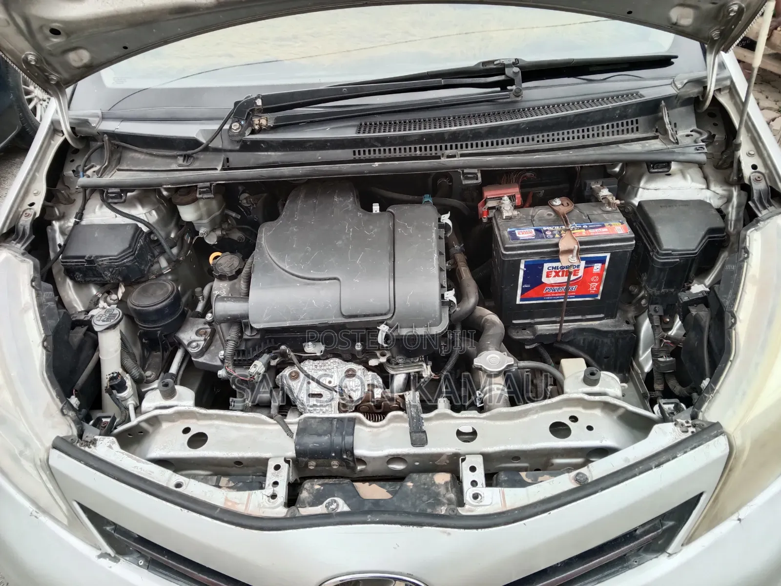 Toyota Vitz 2012 Silver