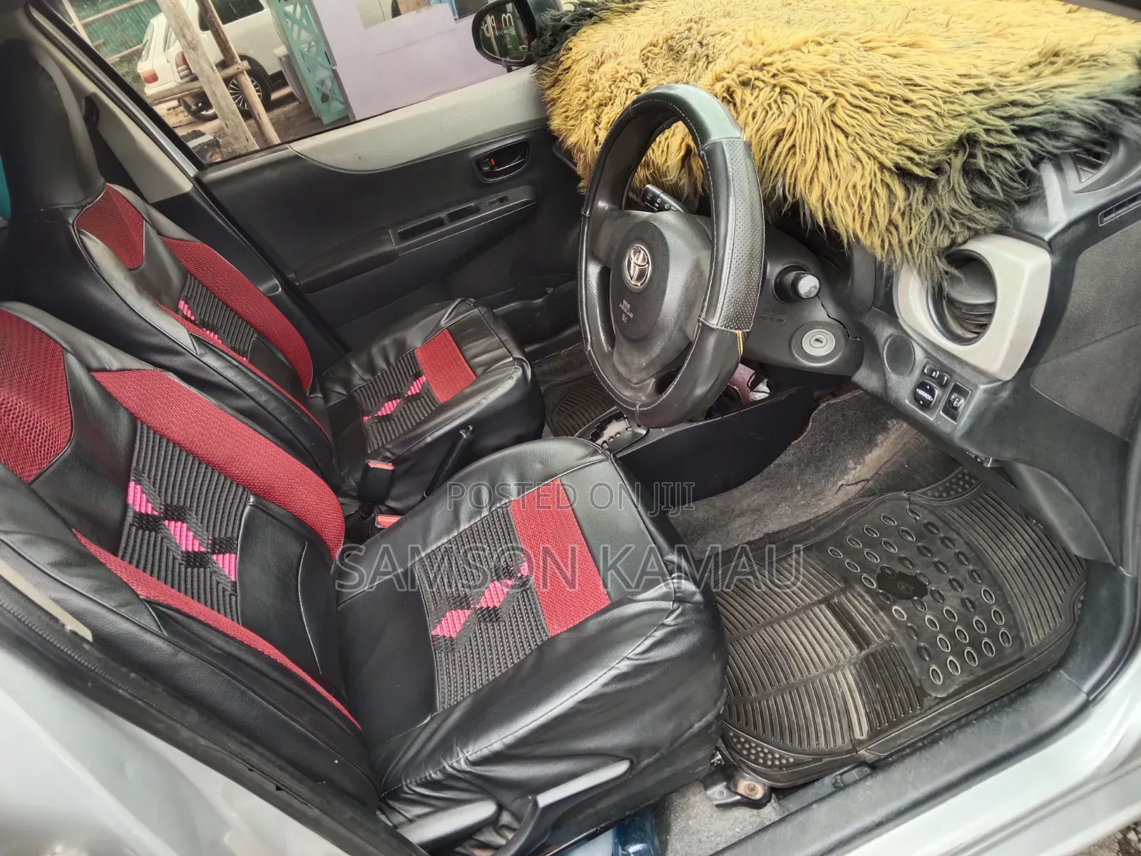 Toyota Vitz 2012 Silver