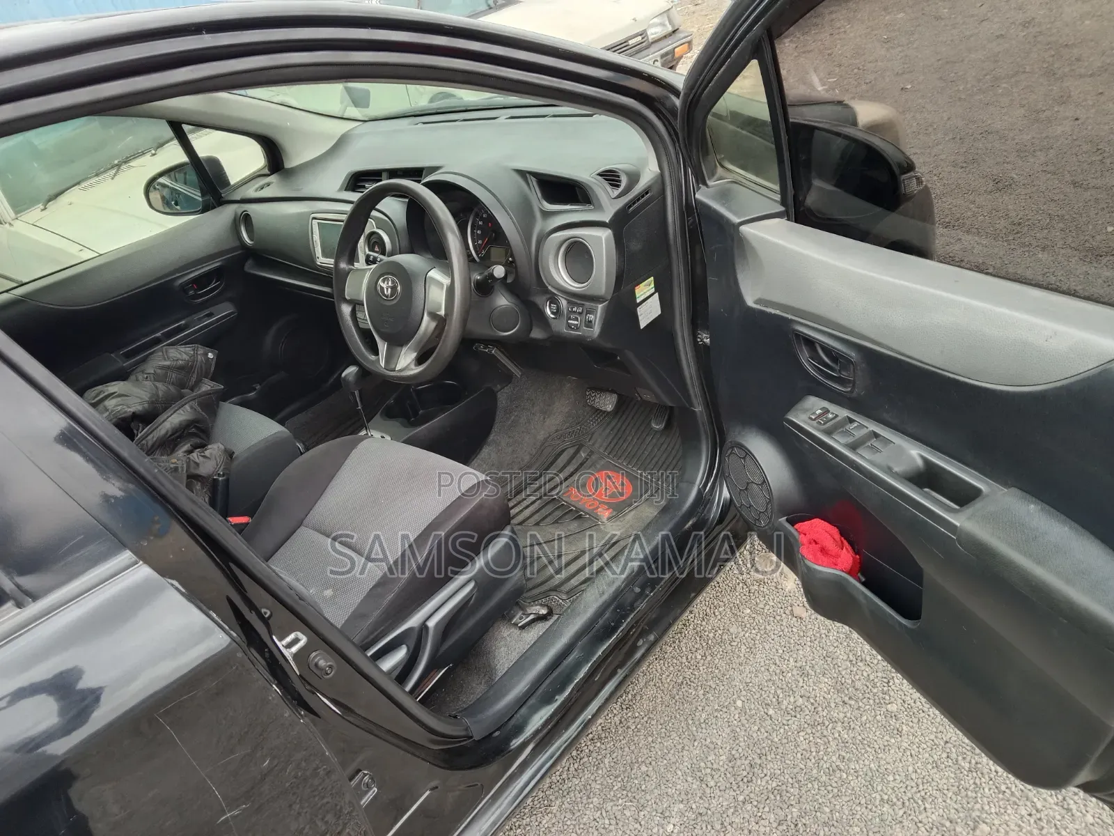Toyota Vitz 2013 Black