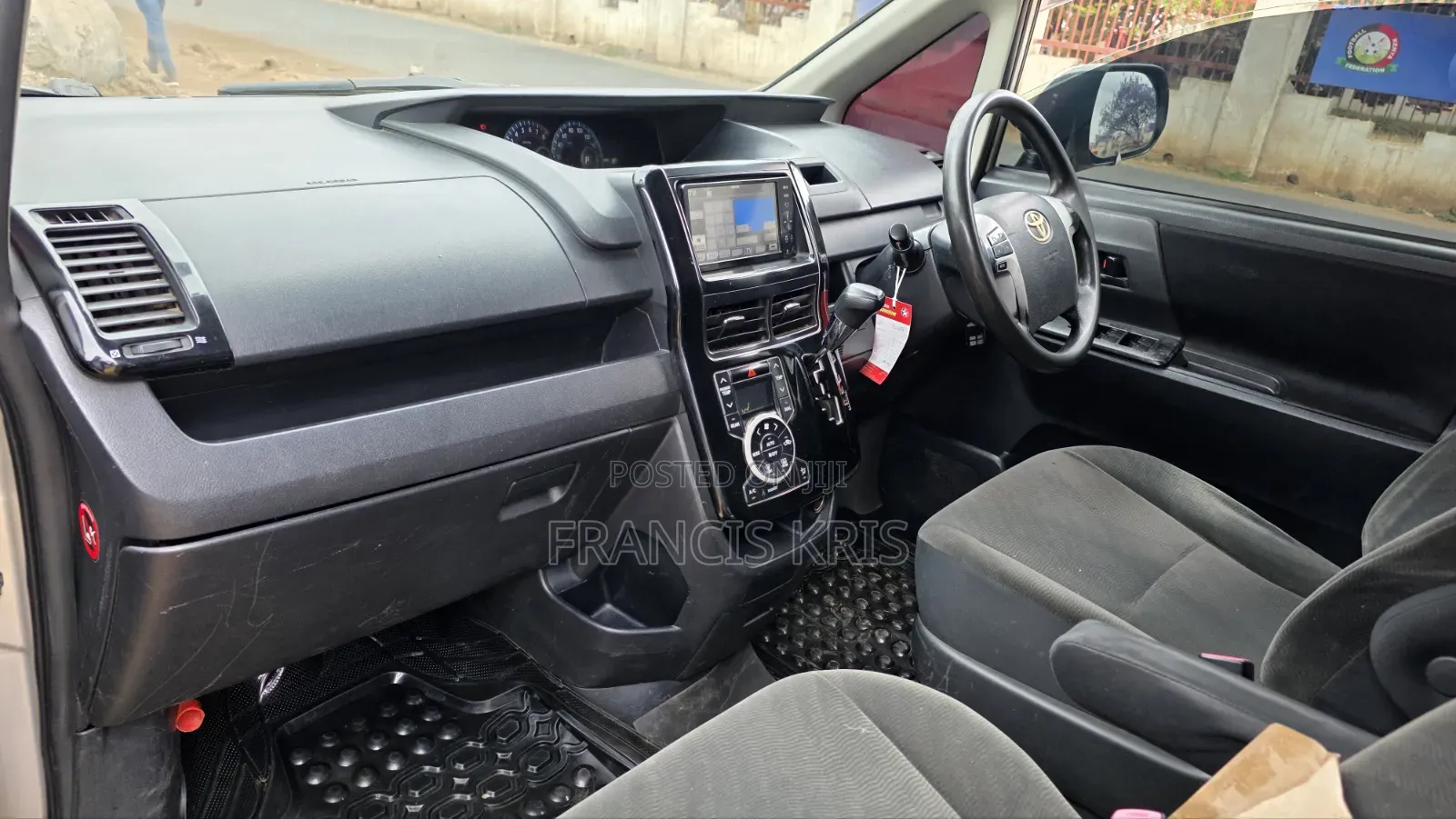Toyota Voxy 2012 Gold