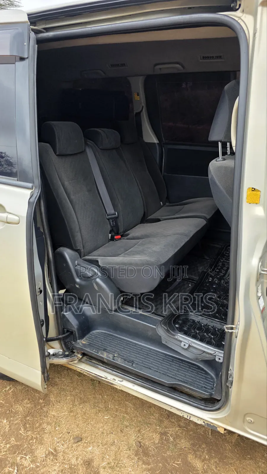 Toyota Voxy 2012 Gold