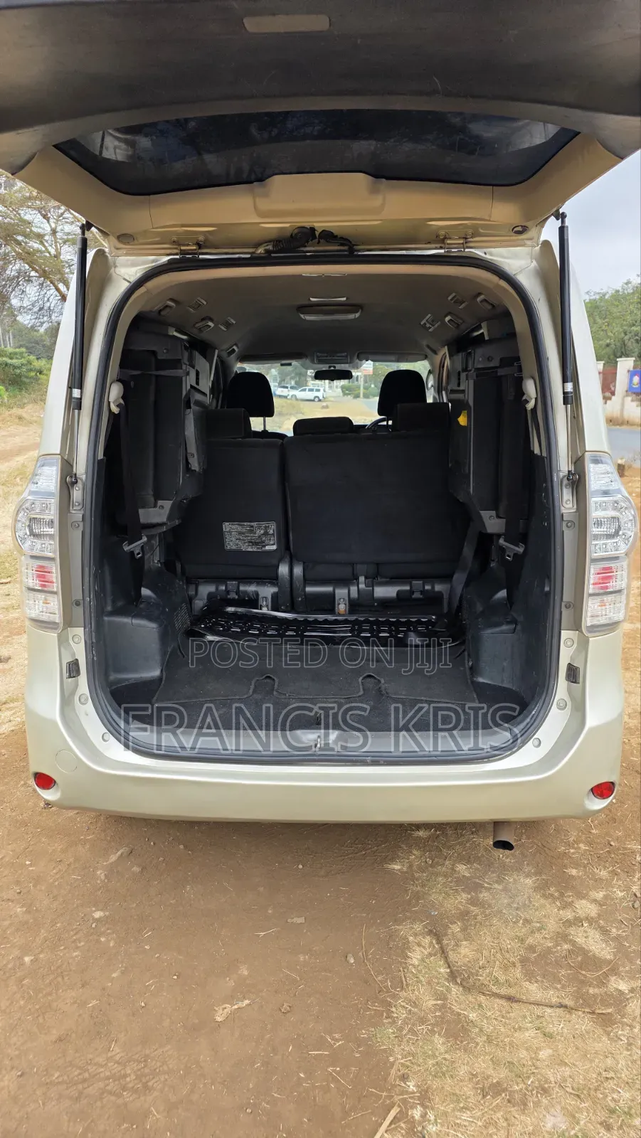 Toyota Voxy 2012 Gold