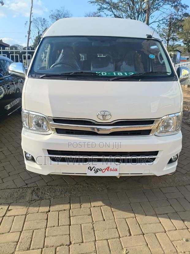 Toyota HiAce 2019 White