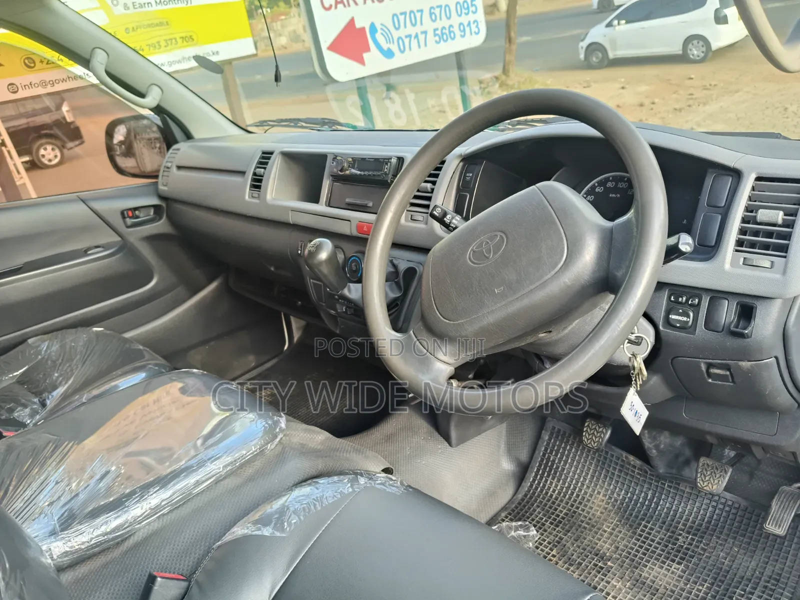 Toyota HiAce 2019 White