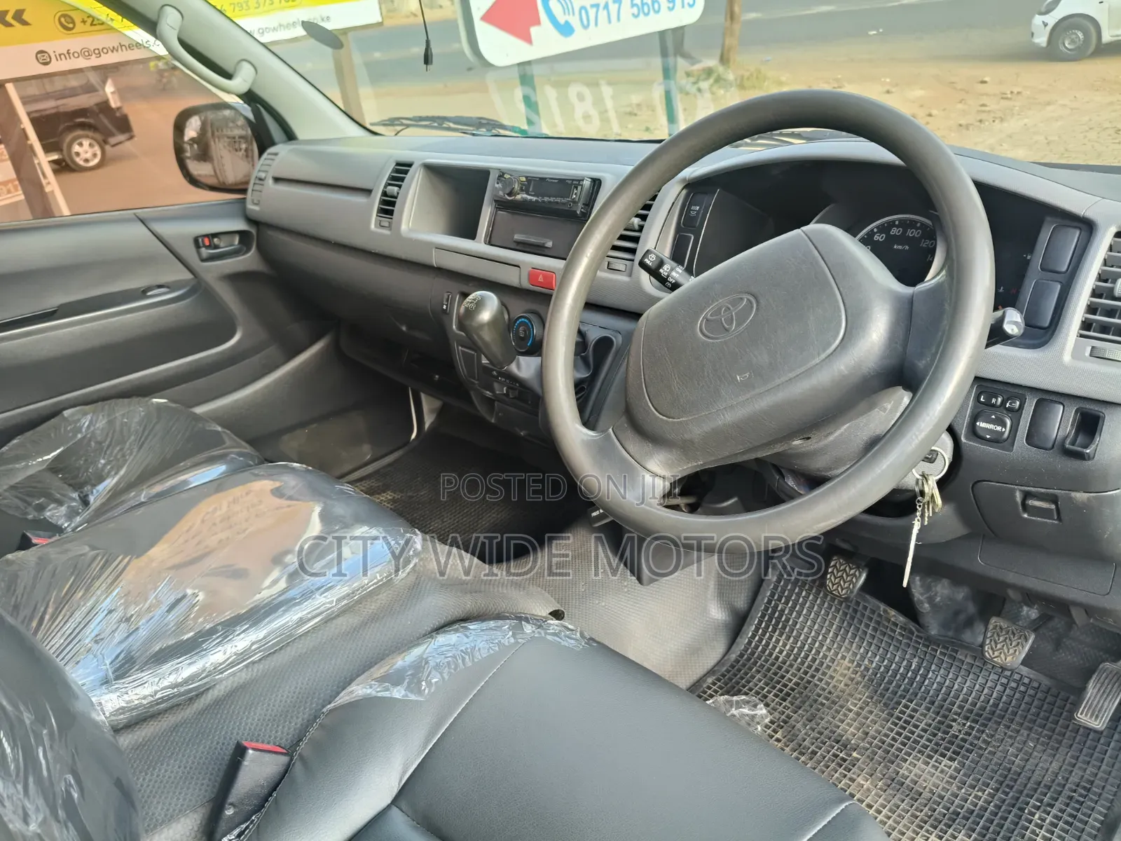 Toyota HiAce 2019 White
