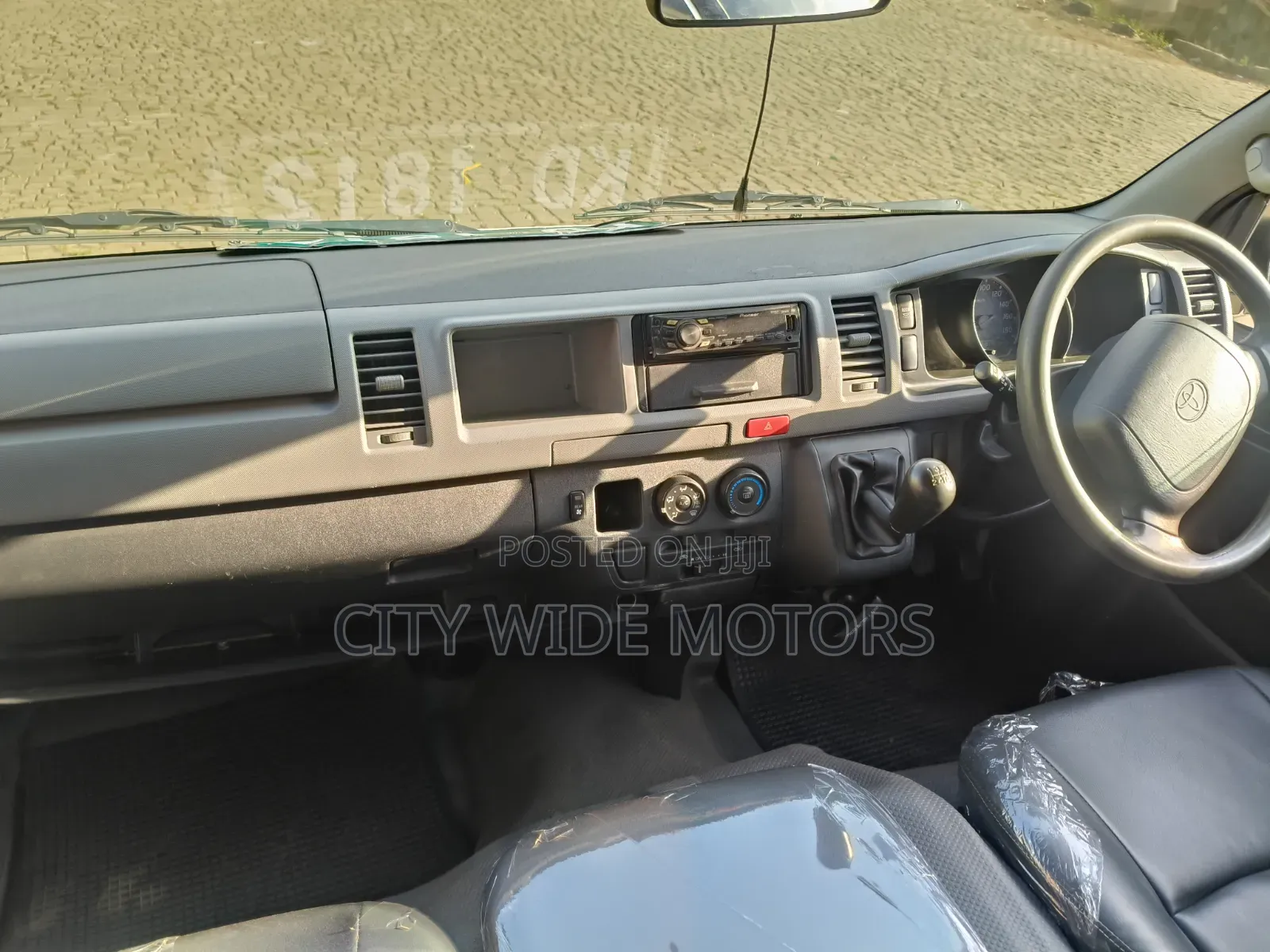 Toyota HiAce 2019 White