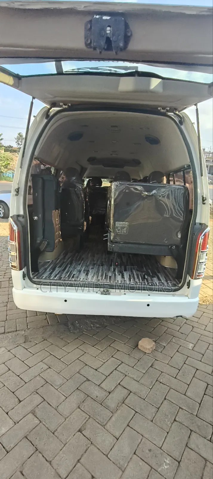 Toyota HiAce 2019 White