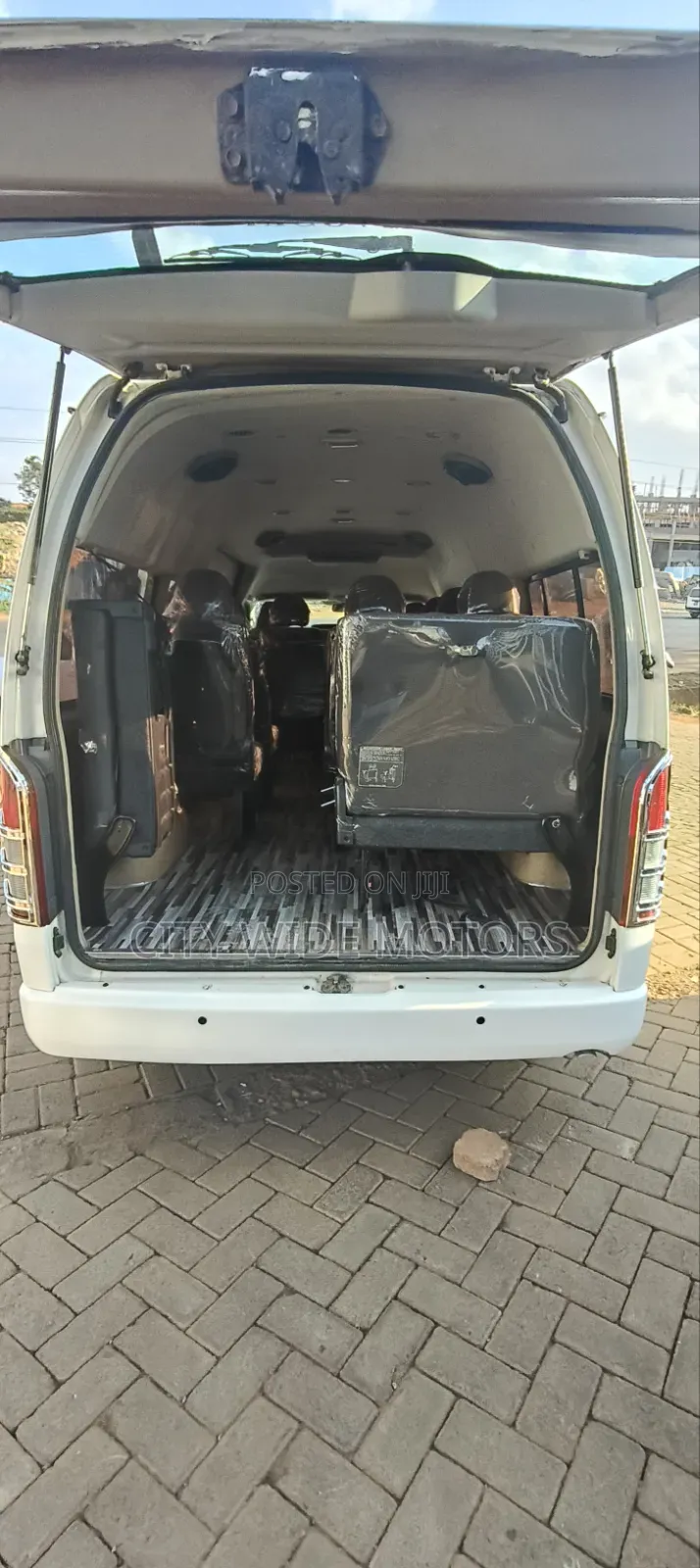 Toyota HiAce 2019 White
