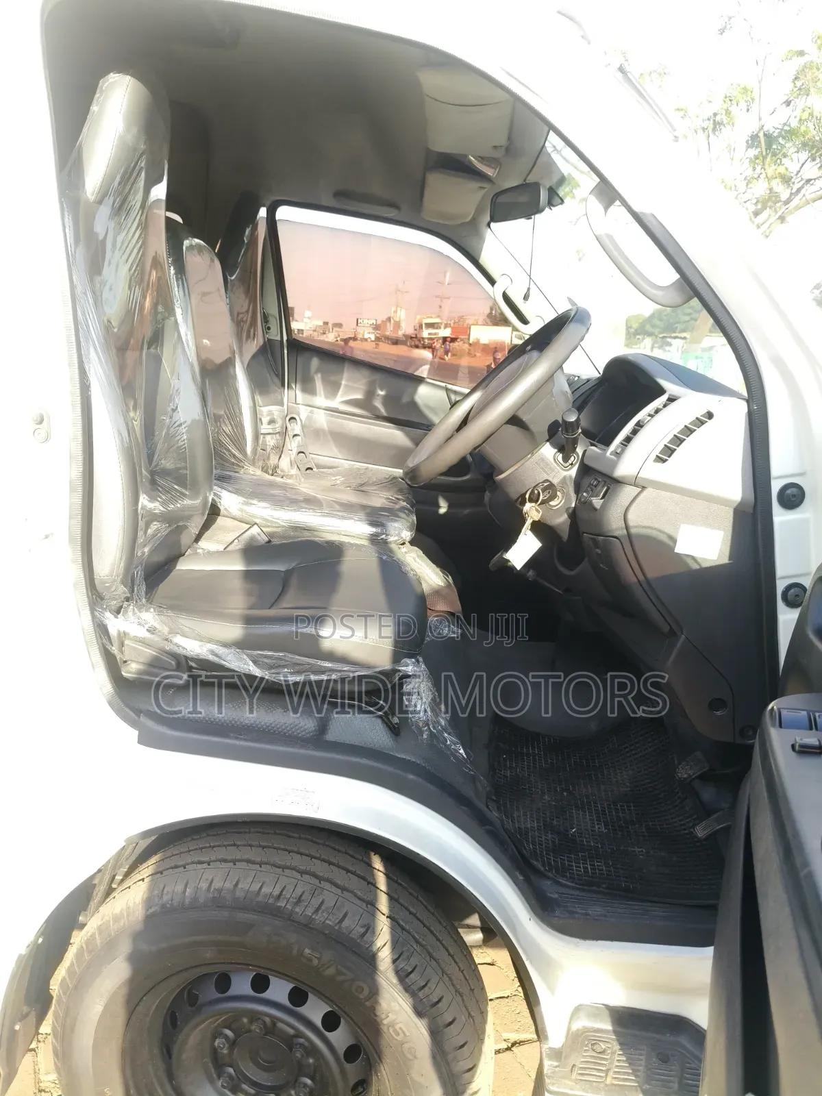 Toyota HiAce 2019 White