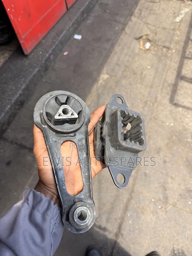 Nissan Note March Gearbox Mounts - thumbnail 4