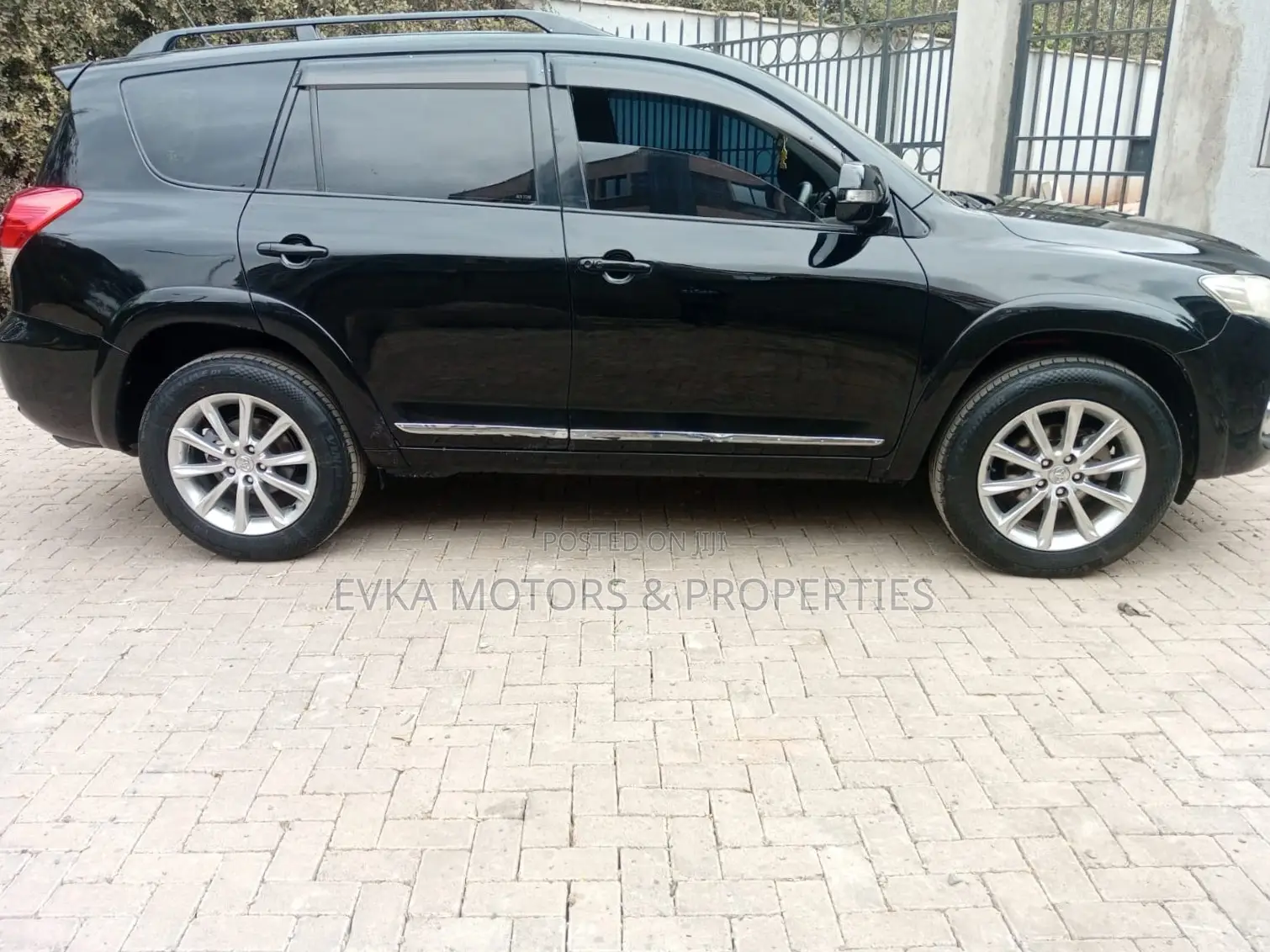 Toyota Vanguard 2010 Black