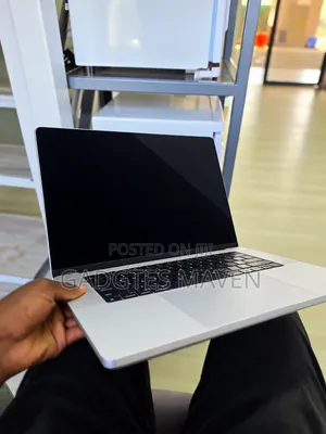 Laptop Apple MacBook Pro 2021 M1 16GB Apple M1 Pro SSD 512GB