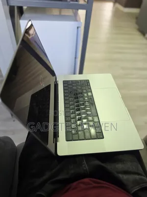 Laptop Apple MacBook Pro 2021 M1 16GB Apple M1 Pro SSD 512GB