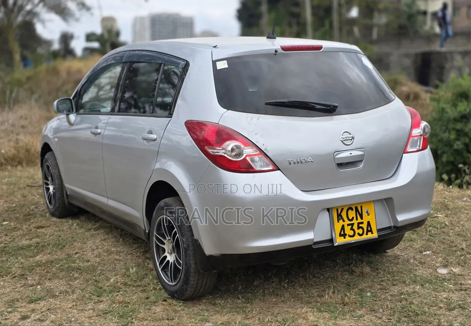 Nissan Tiida 2010 Silver