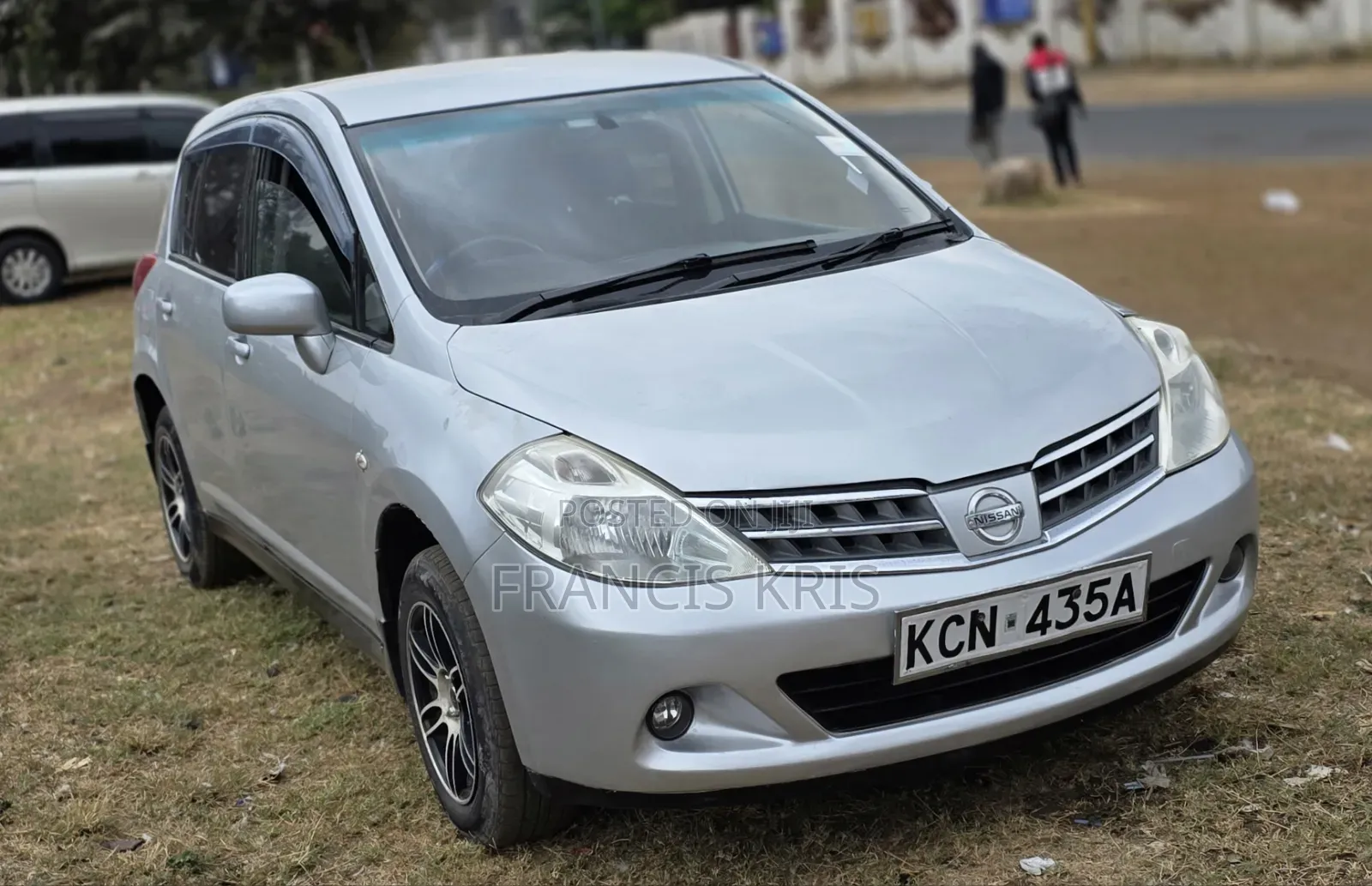 Nissan Tiida 2010 Silver