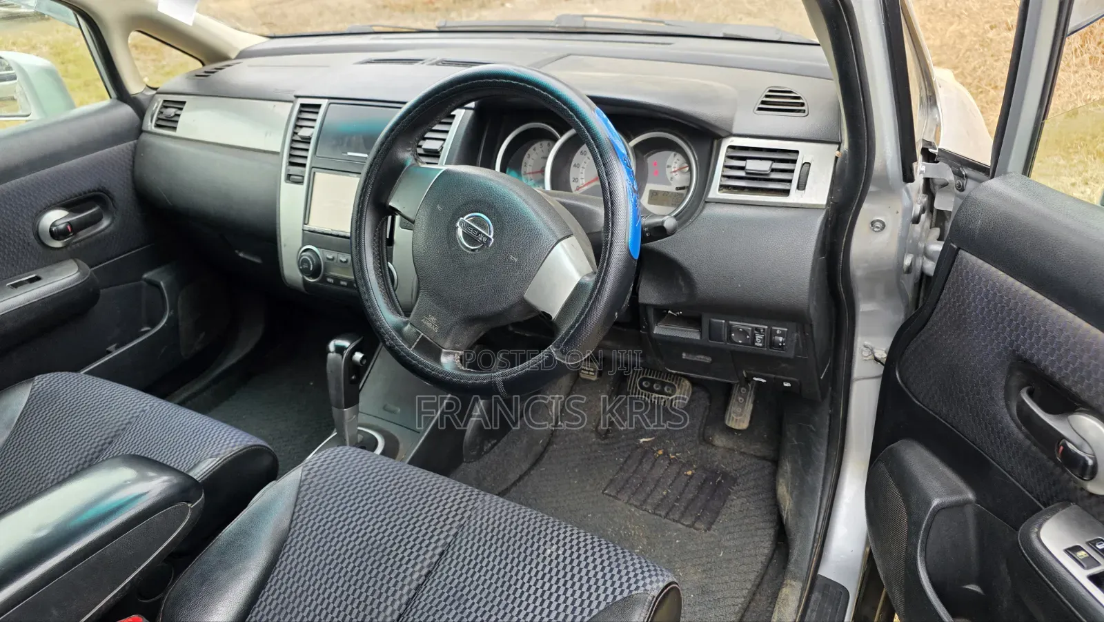 Nissan Tiida 2010 Silver